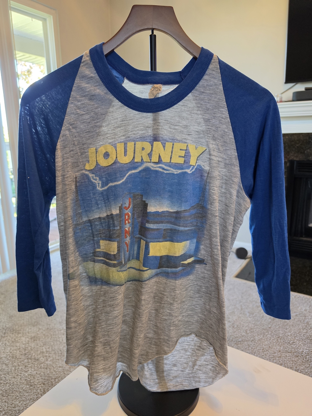 Vintage 1986 Journey Raised on Radio World Tour Raglan Shirt Medium